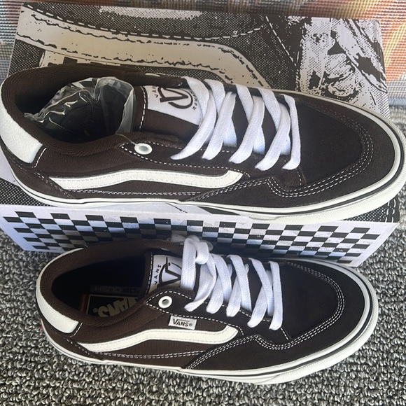 Vans Men’s Rowan
Dark Brown
VN0A5JICDRB
Sneakers - Picture 3 of 16